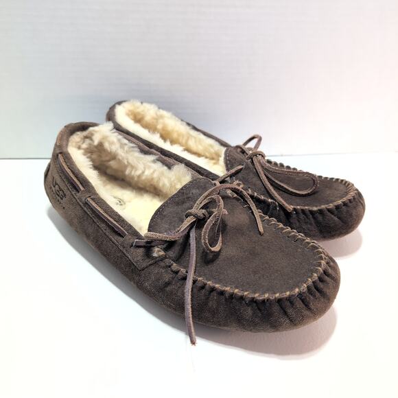 Ugg Dakota Leather Sheepskin Moccasins Women's Size 9 - Picture 1 of 9